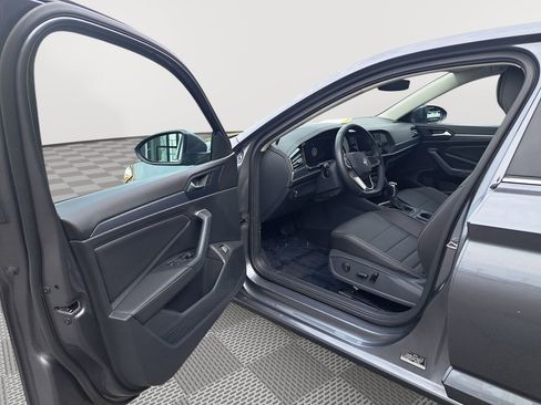 Used 2024 Volkswagen Jetta SE image 11