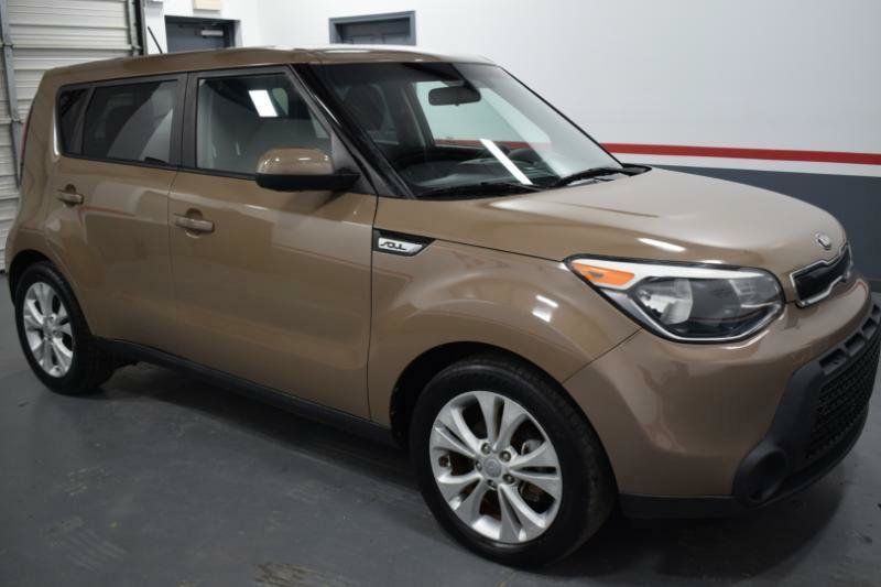 Used 2015 Kia Soul + FWD image 2