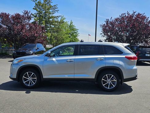 Used 2019 Toyota Highlander XLE AWD/4WD image 4
