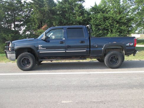 Used 2005 Chevrolet Silverado 2500 LT w/ Heavy-Duty Power Package AWD/4WD image 13