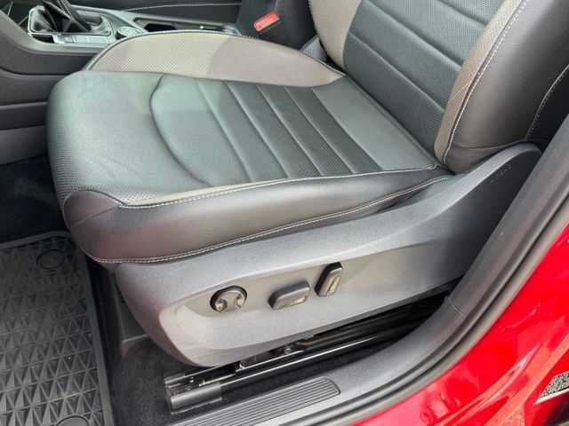 Certified 2022 Volkswagen Taos SEL w/ Panoramic Sunroof Package AWD/4WD image 33