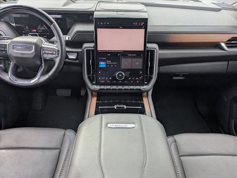 Used 2025 GMC Yukon XL Denali w/ Denali Reserve Package image 17