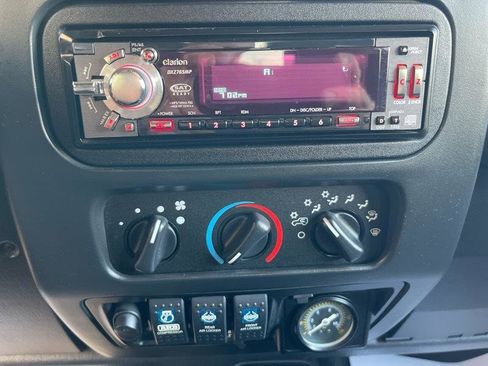 Used 2004 Jeep Wrangler X w/ Convenience Group AWD/4WD image 29