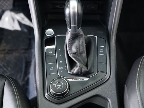 Used 2018 Volkswagen Tiguan SE image 19