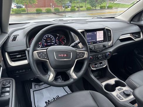 Used 2024 GMC Terrain Denali w/ Denali Premium Package AWD/4WD image 29