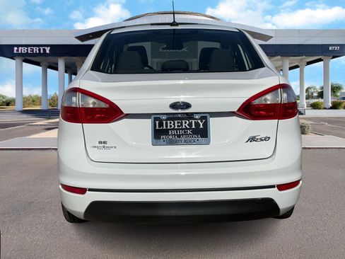 Used 2019 Ford Fiesta SE image 4