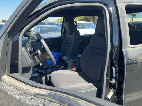 Used 2023 Nissan Frontier SV w/ Midnight Edition Package RWD image 11