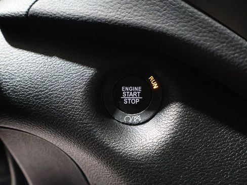 Certified 2021 Jeep Cherokee Latitude Lux w/ Comfort/Convenience Group image 31