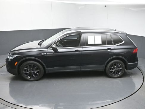 Used 2024 Volkswagen Tiguan SE image 46