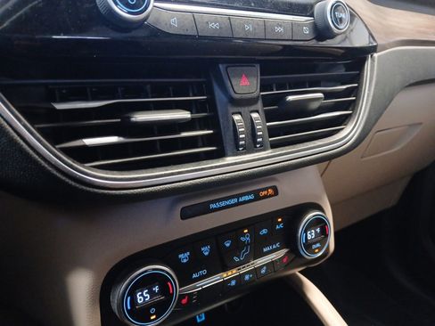 Used 2020 Ford Escape Titanium image 22