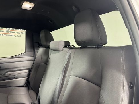 Used 2025 Toyota Tacoma SR5 AWD/4WD image 28