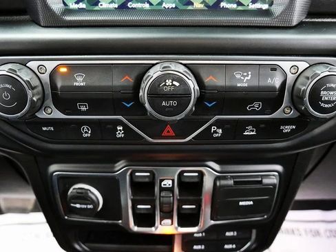 Used 2020 Jeep Gladiator Overland AWD/4WD image 28