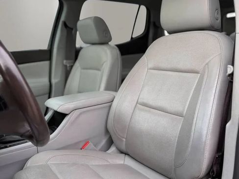 Used 2018 GMC Acadia SLT w/ LPO, Black Accent Package AWD/4WD image 11