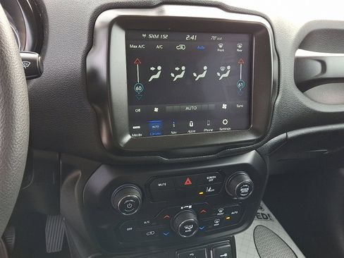 Used 2023 Jeep Renegade Latitude image 12