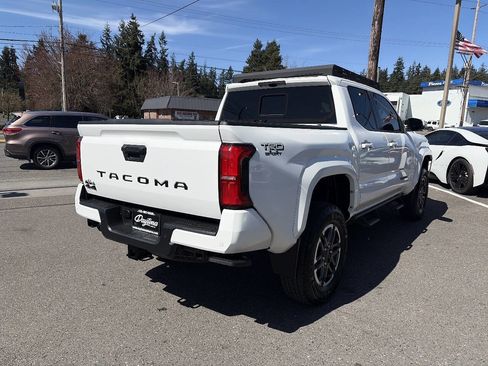 Used 2024 Toyota Tacoma TRD Sport w/ TRD Sport Upgrade Package image 9