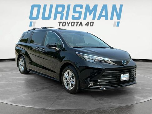Used 2025 Toyota Sienna XLE w/ XLE Plus Package AWD/4WD image 1