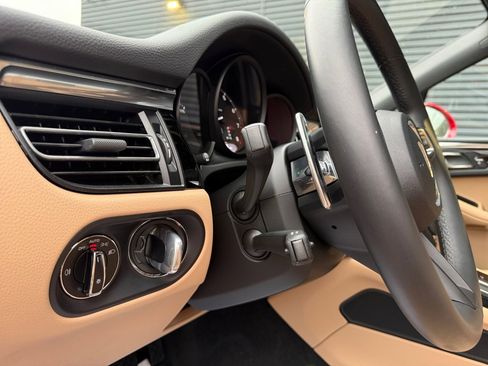 Certified 2025 Porsche Macan image 23