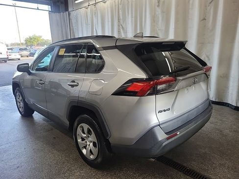 Used 2020 Toyota RAV4 LE FWD image 9