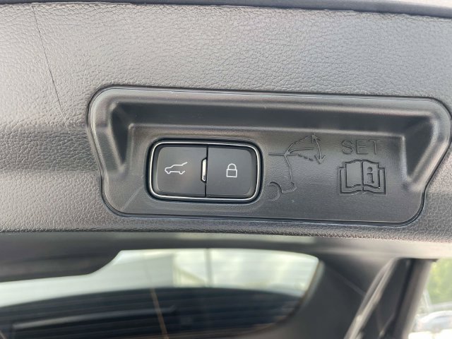 Used 2022 Ford Explorer XLT w/ Equipment Group 202A RWD image 10