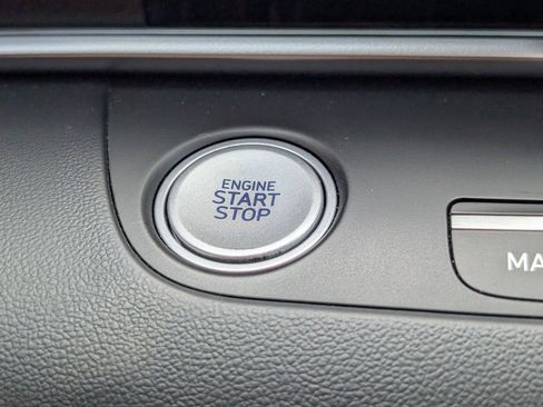Used 2025 Hyundai Elantra Limited FWD image 18