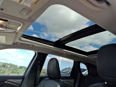 Used 2021 Jeep Cherokee Latitude Lux w/ Sun & Sound Group image 17