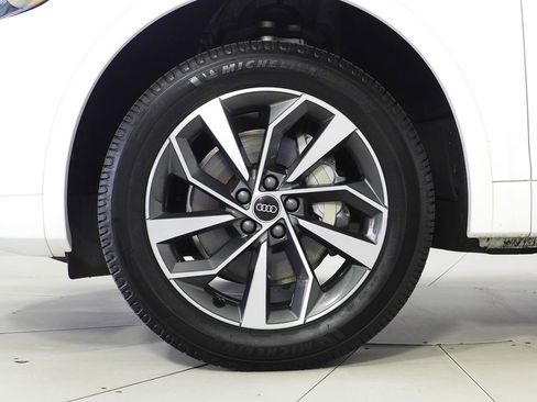 Used 2022 Audi Q5 2.0T Premium w/ Convenience Package image 5