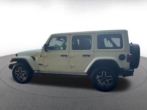 Used 2025 Jeep Wrangler Unlimited Sahara AWD/4WD image 10