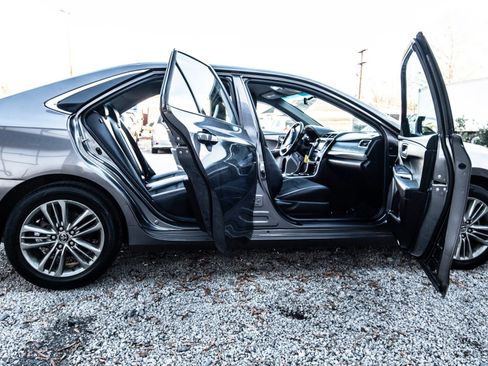 Used 2015 Toyota Camry SE image 17