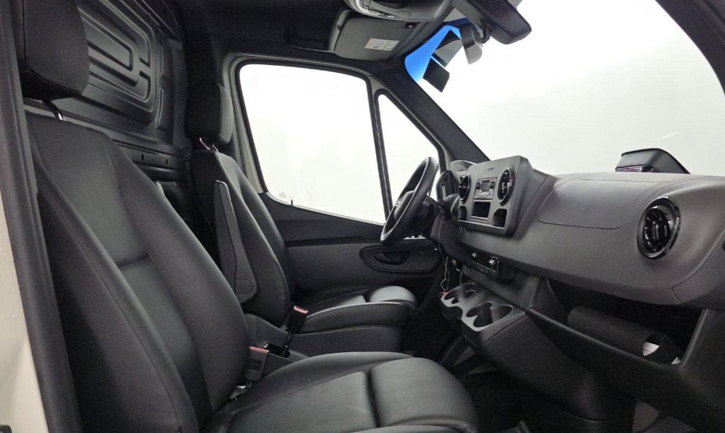 Used 2025 Mercedes-Benz Sprinter 2500 image 8