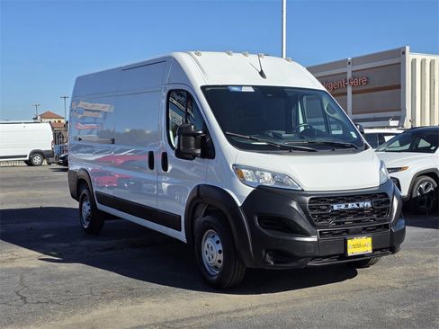 Used 2023 RAM ProMaster 2500 image 3