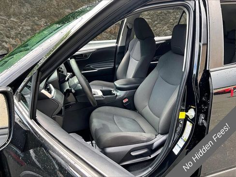 Used 2022 Toyota RAV4 LE AWD/4WD image 22