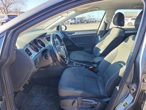 Used 2016 Volkswagen Golf S image 15
