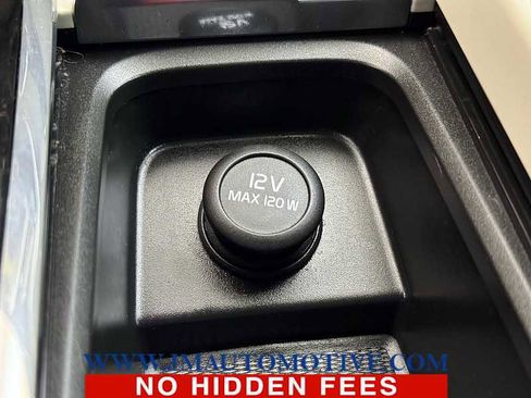 Used 2019 Volvo XC60 T5 Momentum w/ Multimedia Package image 33