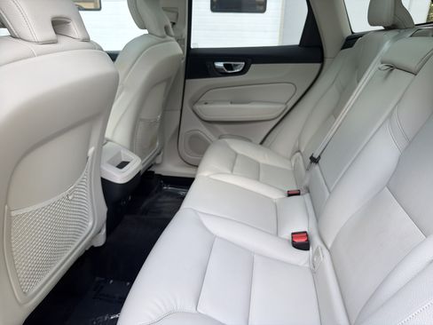 Certified 2024 Volvo XC60 B5 Core AWD/4WD image 19