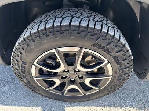 Used 2025 Jeep Compass Trailhawk AWD/4WD image 26