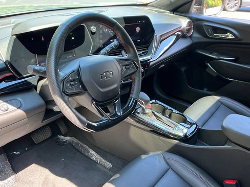 Used 2024 Chevrolet Trax RS w/ Sunroof Package FWD image 9