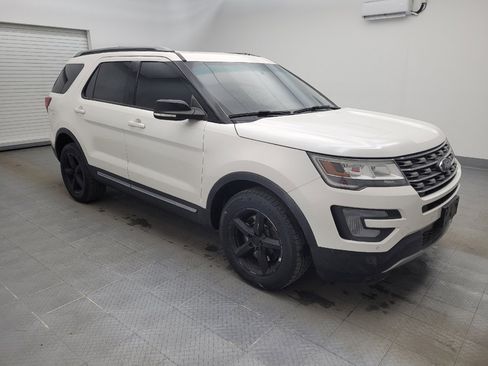 Used 2017 Ford Explorer XLT w/ Equipment Group 202A image 11