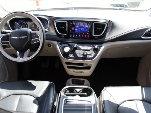 Used 2018 Chrysler Pacifica Limited FWD image 22