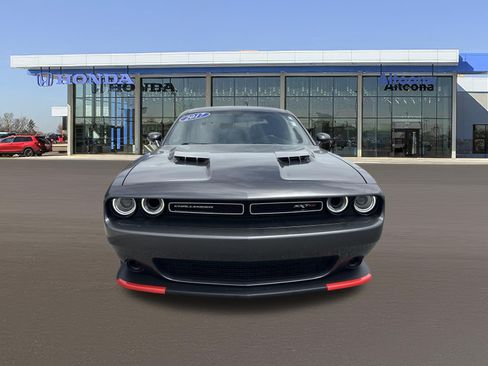 Used 2017 Dodge Challenger SXT RWD image 9