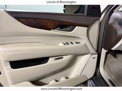 Used 2015 Cadillac Escalade ESV Luxury image 16