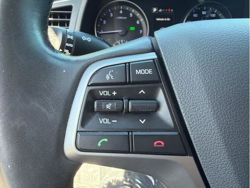 Used 2017 Hyundai Elantra Limited w/ Limited Tech Package 04 FWD image 21