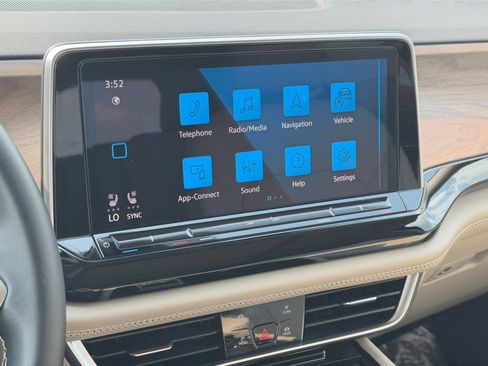 Used 2024 Volkswagen Atlas SE w/ Panoramic Sunroof Package AWD/4WD image 32