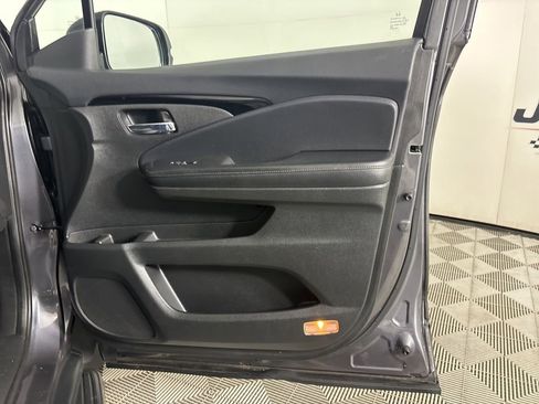 Used 2017 Honda Pilot Touring image 33