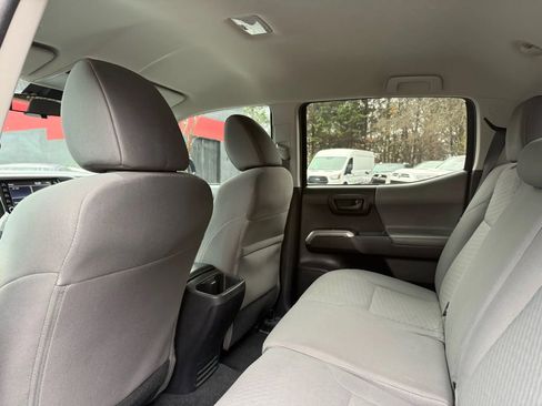 Used 2021 Toyota Tacoma SR5 w/ SR5 Appearance Package (SM) image 18