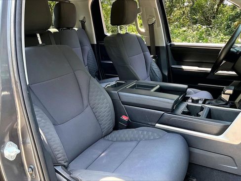 Used 2022 Toyota Tundra SR5 w/ SR5 Convenience Package AWD/4WD image 29