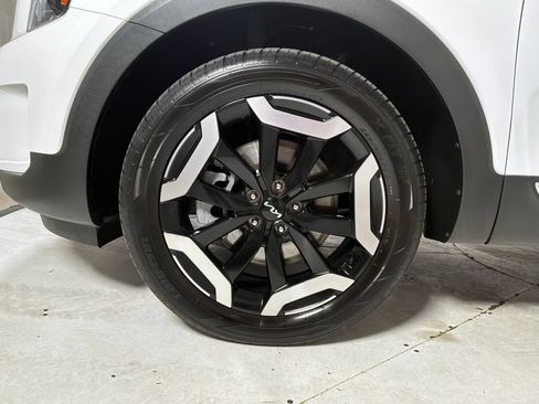 Used 2024 Kia Telluride S AWD/4WD image 9