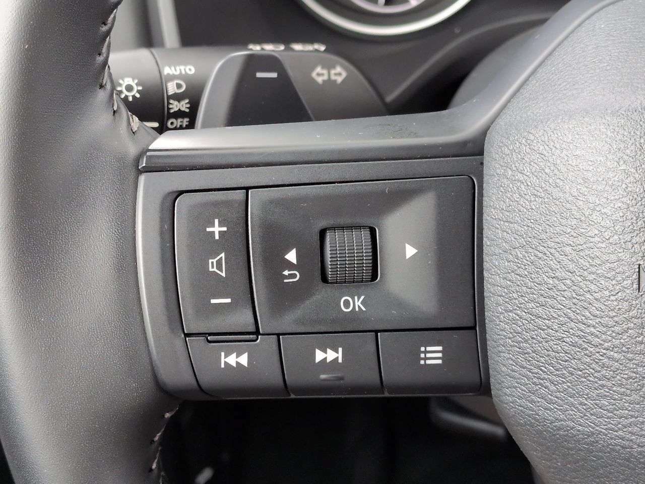 Used 2026 Nissan Rogue SV FWD image 24