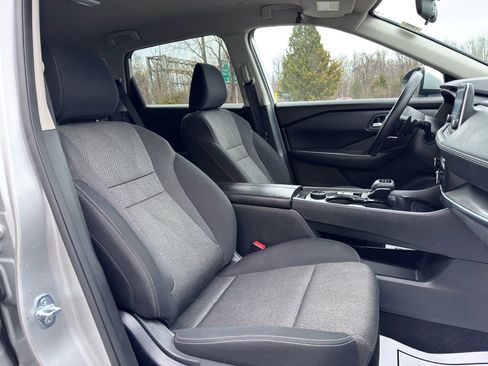 Used 2024 Nissan Rogue SV image 30