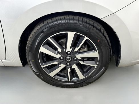 Used 2021 Nissan Versa SV image 32