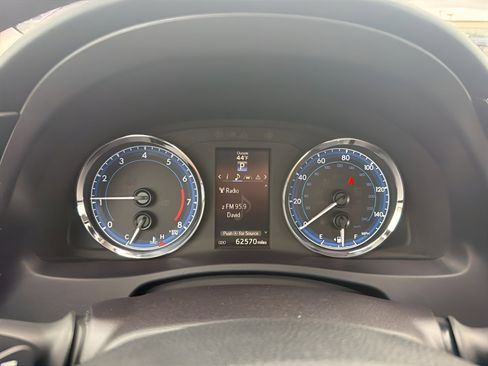 Used 2018 Toyota Corolla SE w/ SE Premium Package FWD image 16